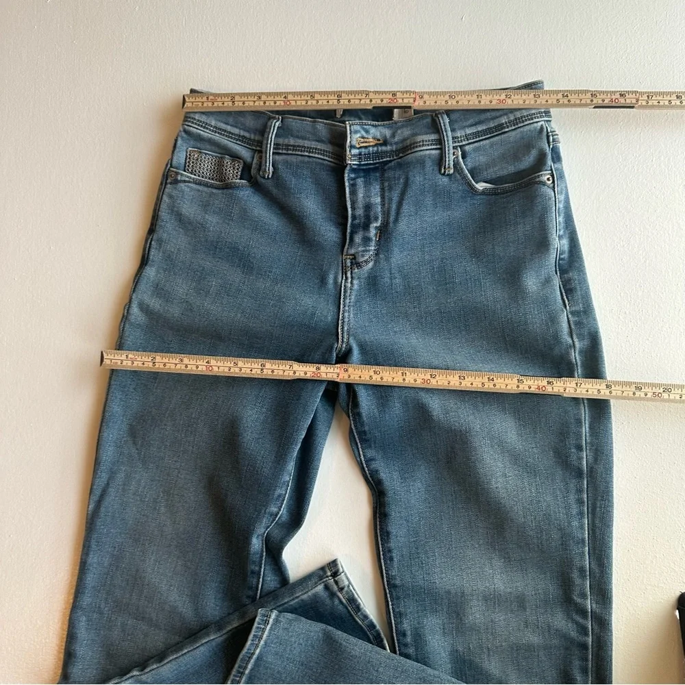 Levi’s‎ Straight Leg Women Size 4P Denim Jeans Embroidered Pockets